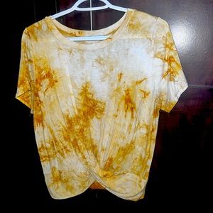 Tie-Dye Yellow Knotted Gaze Crop Top